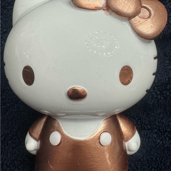 HELLO KITTY GOLD/ROSE GOLD BATHROOM SOAP/LOTION DISPENSER - Picture 3 of 6